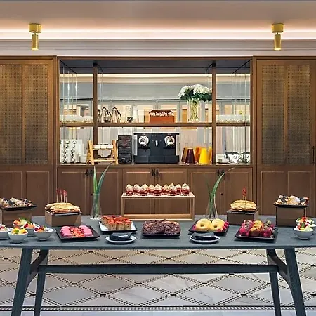 Hotel H10 Madison 4*