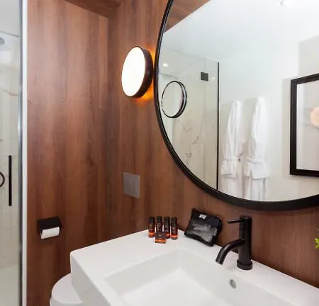 Hotel H10 Madison 4*