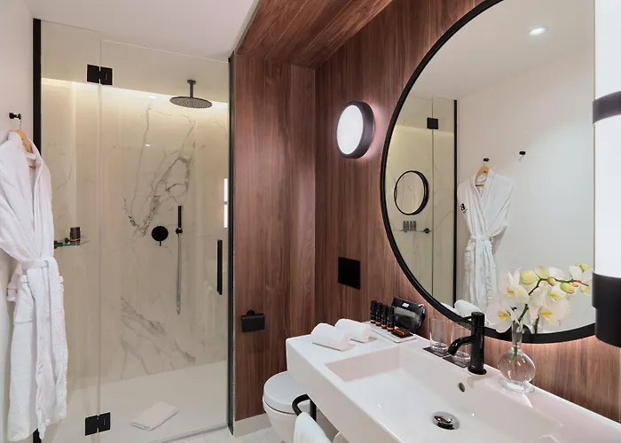 Hotel H10 Madison 4*