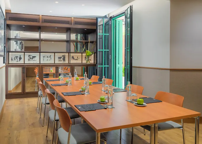 H10 Madison Hotel 4*